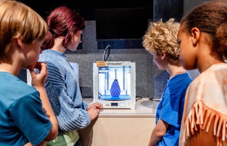 Futurium Bildung DavidvonBecker 1879 768x495 1